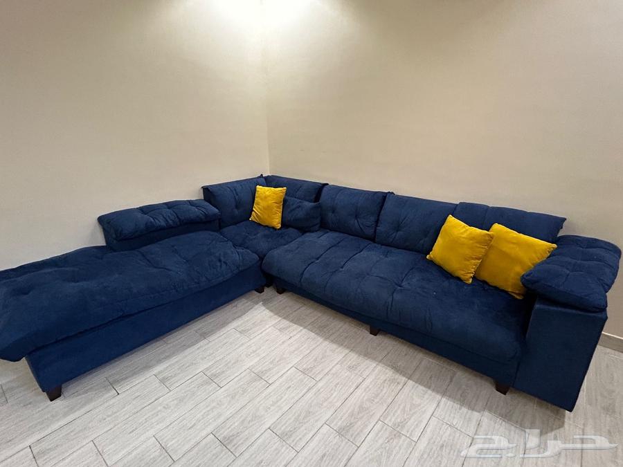 Two-year used sofa in excellent condition, small size64403986334339110