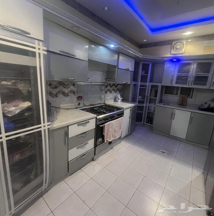المطبخ نظيف وحالته ممتازه مع الفرن63619453787011113
