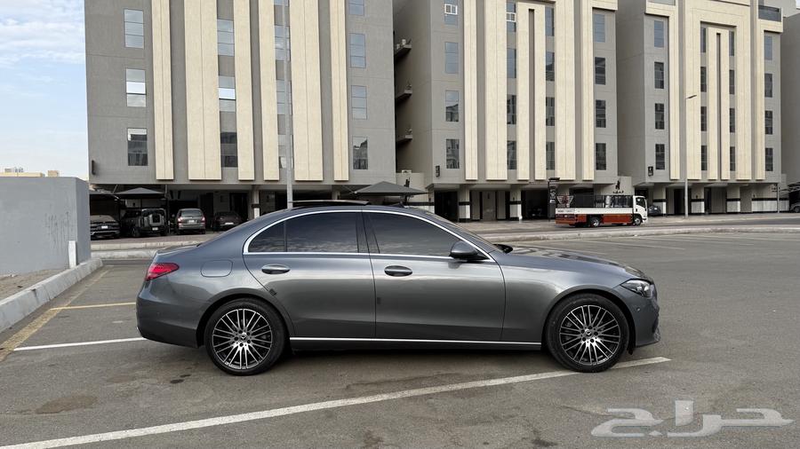 Mercedes C200 with 29,000 km, agency condition63618253050881112