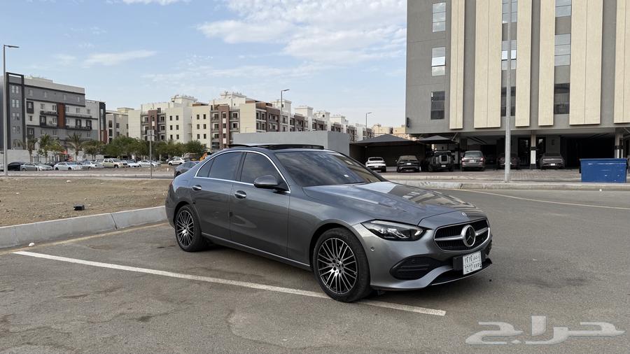 Mercedes C200 with 29,000 km, agency condition63618253050881111