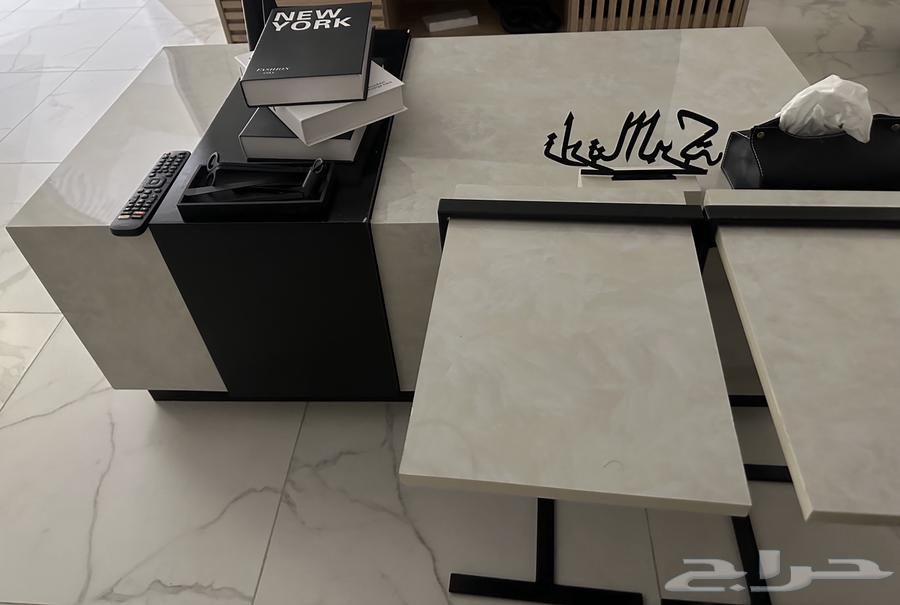 Coffee table with side tables64402720211585110