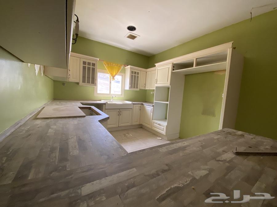4-bedroom apartment including electricity and water (annual)63614098671619114