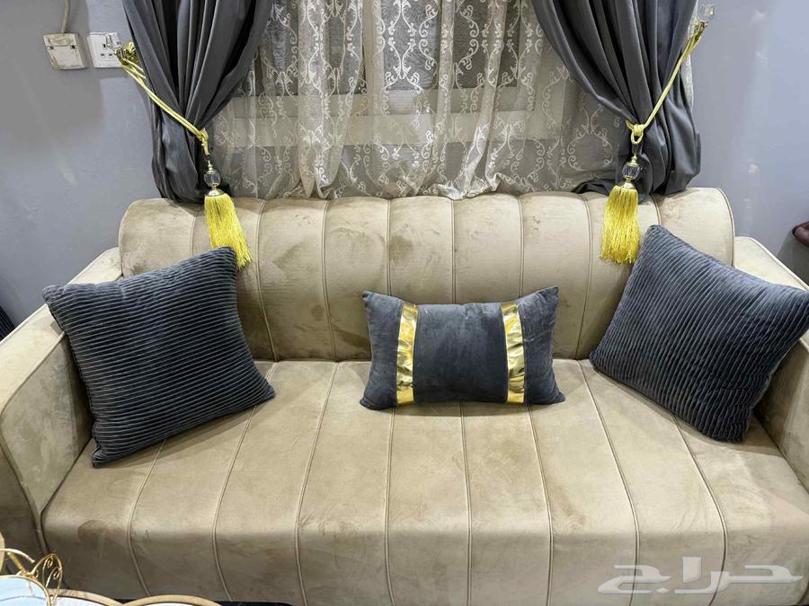 طقم كنب شبه جديد استخدام عرسان بسيط للبيع بجدة64404277999489110