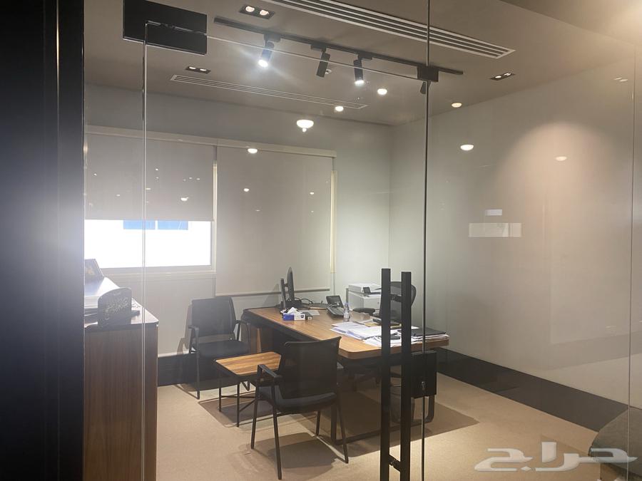 A furnished ready-to-move-in office64141430762243114