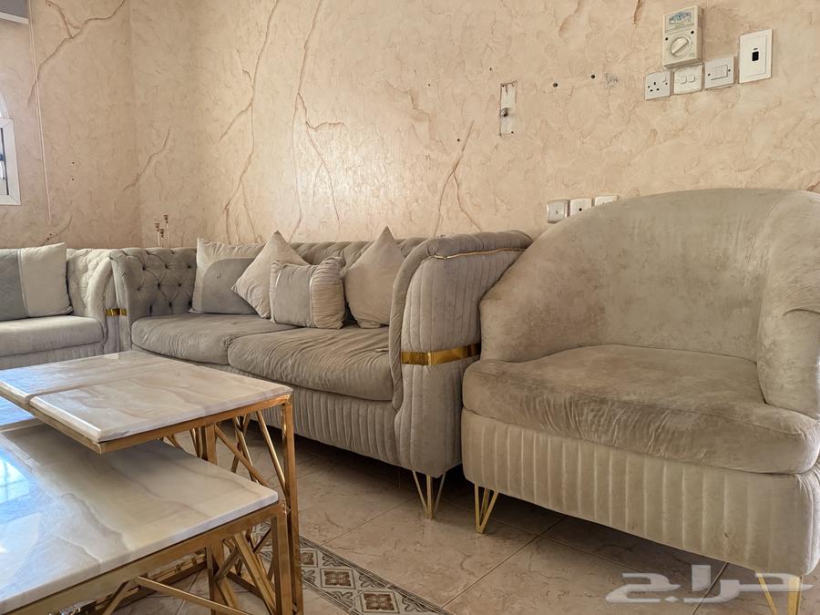 Sofa with its tables64401327507457111