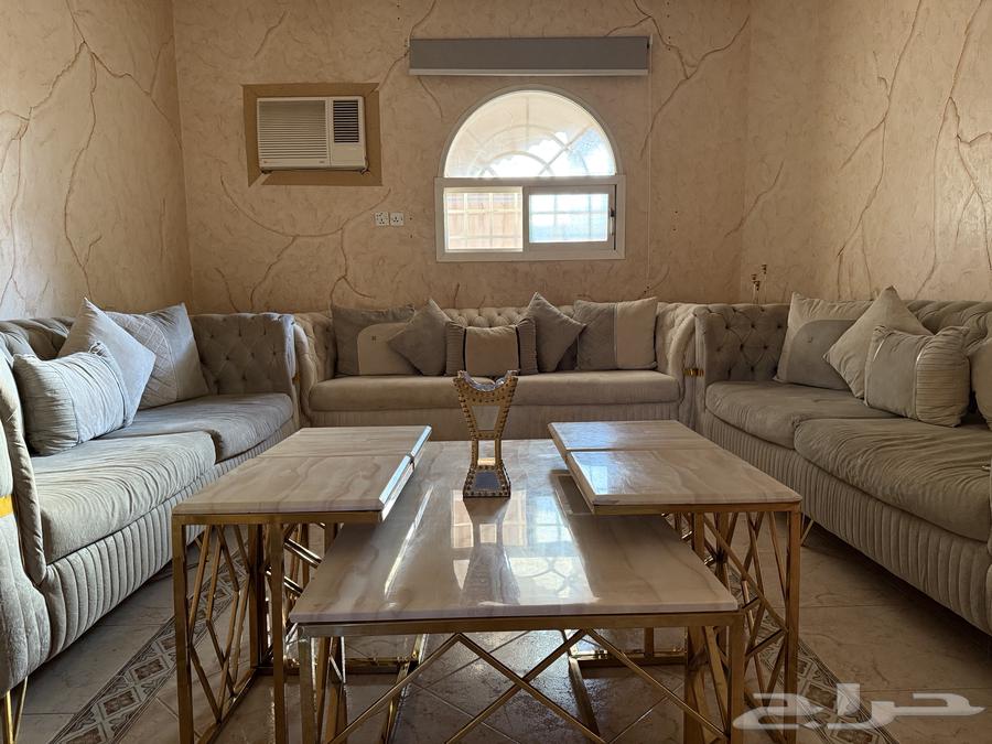 Sofa with its tables64401327507457112