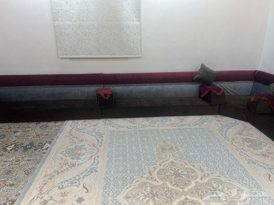 جلسه ارضيه شبه جديده للبيع مع طاوله64403886662787110