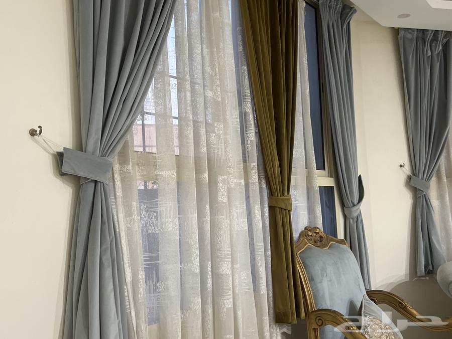 Sofa with curtains64402636722819113