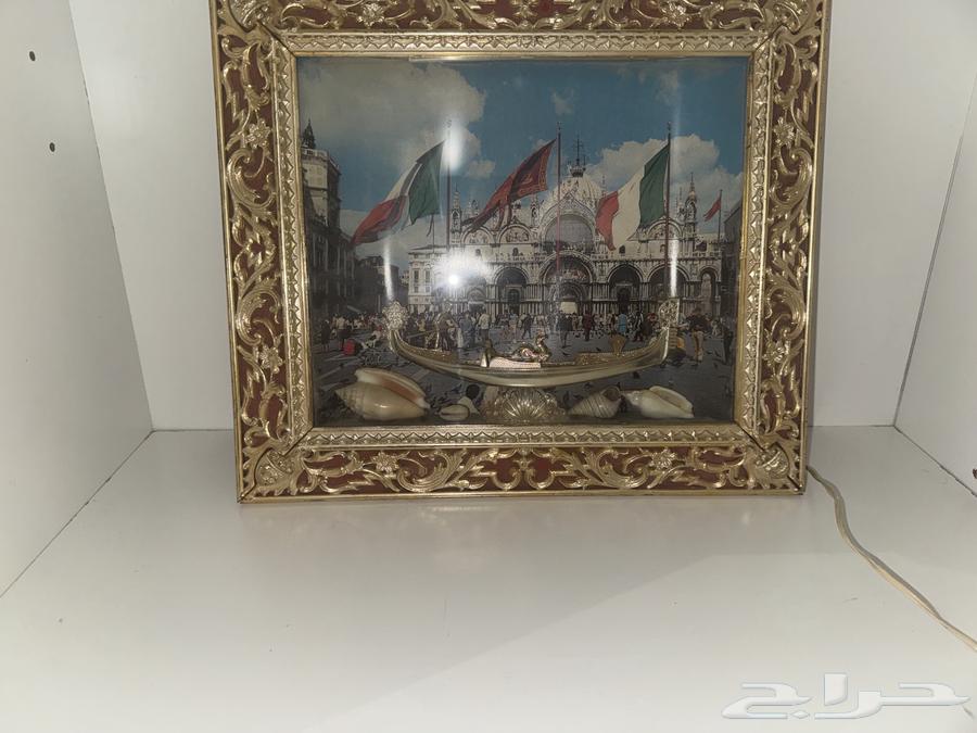 An old masterpiece painting with internal lighting63619558773249112