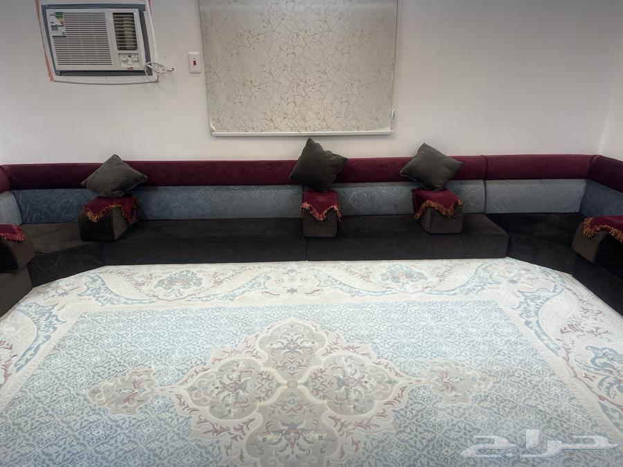 جلسه ارضيه شبه جديده للبيع مع طاوله64403886662787111