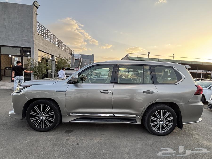 Lexus LX570 201863618254029826113
