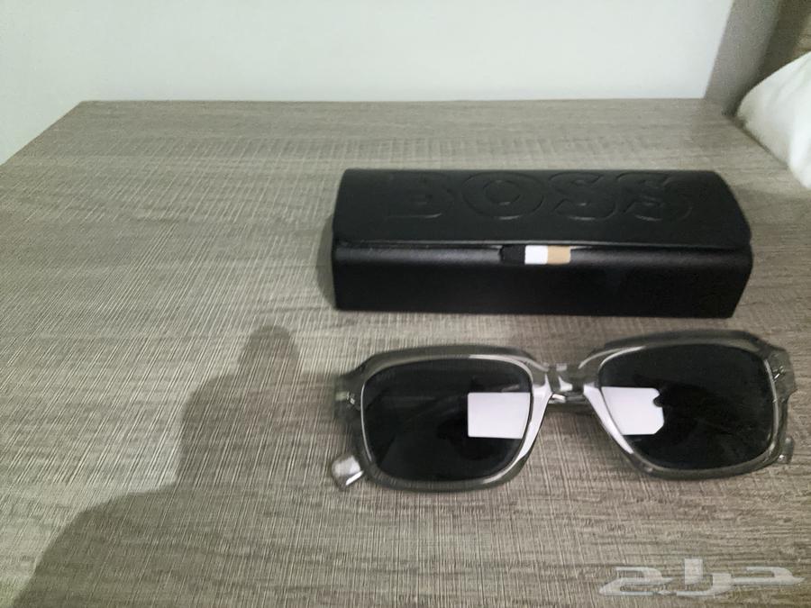نظارة شمسية استعمال قليل جدآ تم من ماركة BOSS64402636682242110