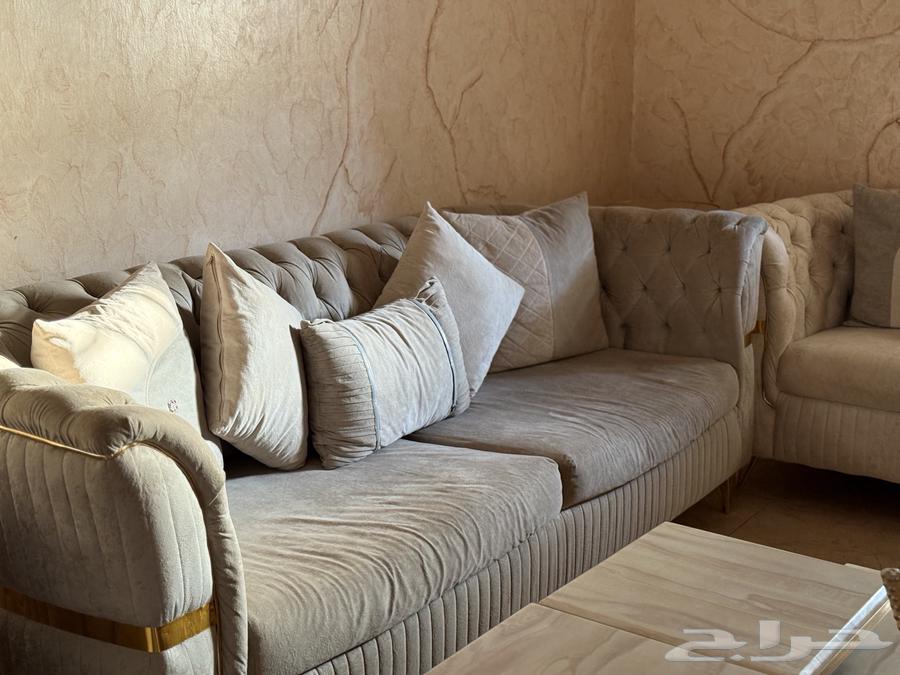 Sofa with its tables64401327507457114