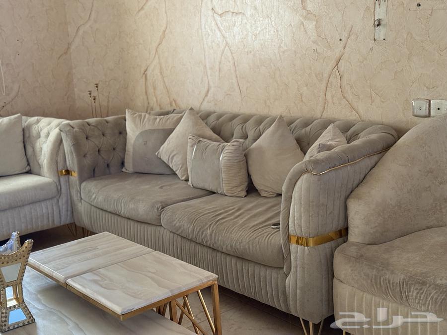 Sofa with its tables64401327507457113