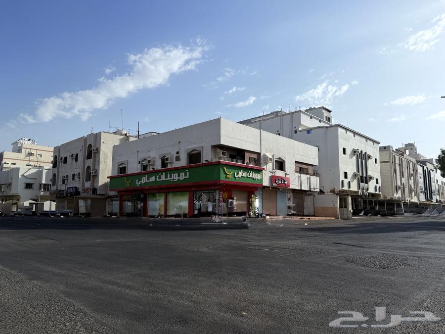 Commercial and residential building on two streets in Al-Rabwah district63614100331521111