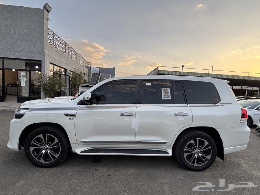 Toyota Land Cruiser 201763618253662721113