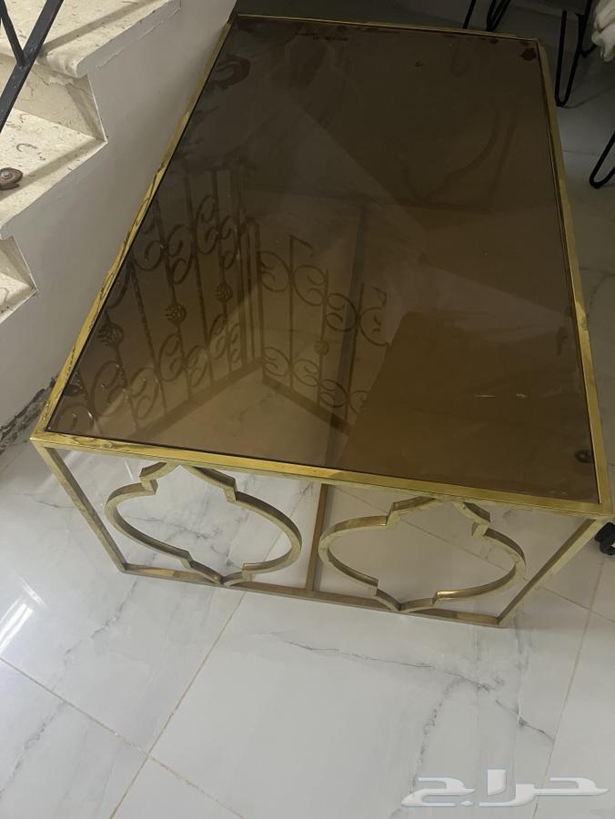 طاولة كنب مع أربعه خدمه استعمال نظيف جدا64402623204097110