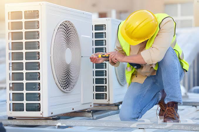 Maintenance of all air conditioners, we come to your location, we have specialists in maintenance63617829687810111