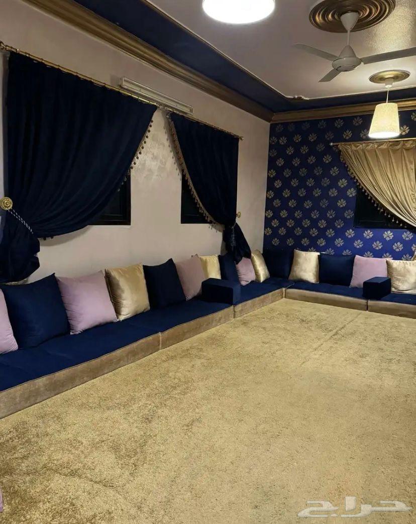 Clean wooden seating64401952920451110