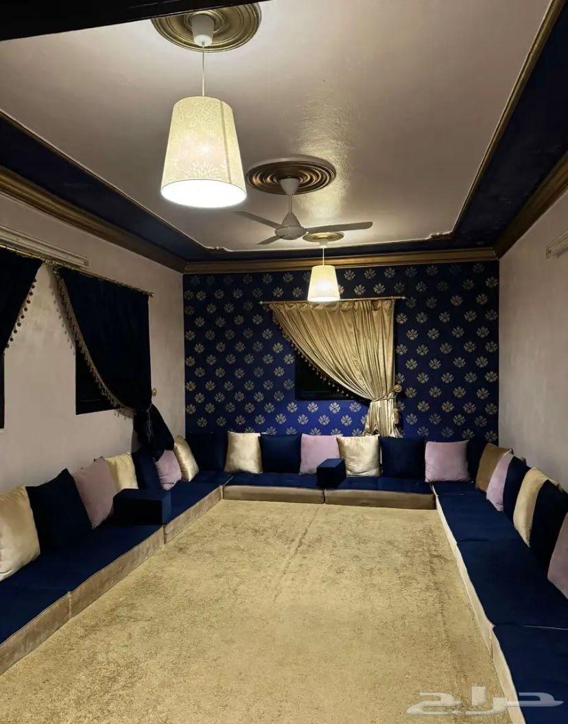 Clean wooden seating64401952920451111