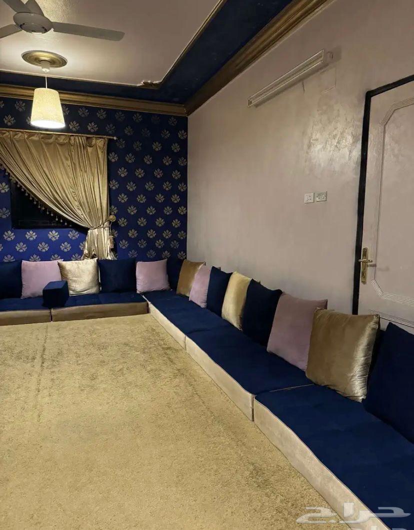 Clean wooden seating64401952920451113