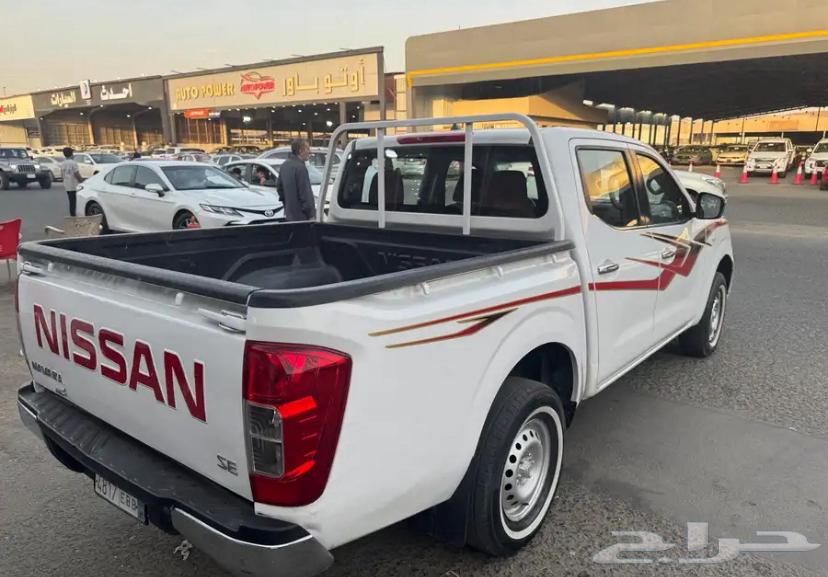 Nissan Navara63618260332418112