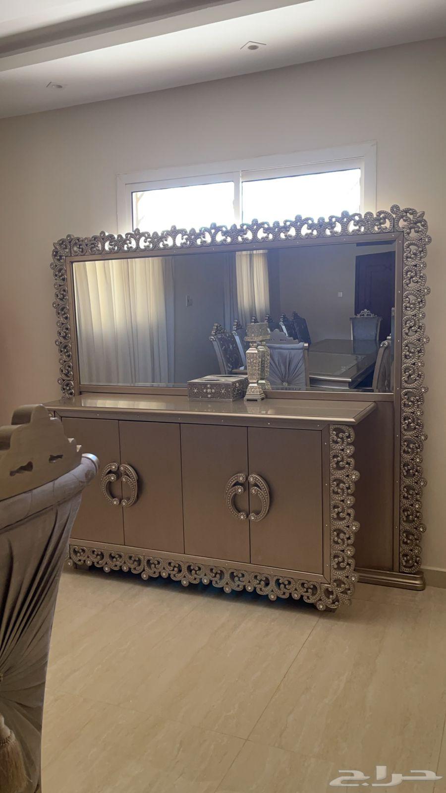 Dining table with buffet64402258239489111