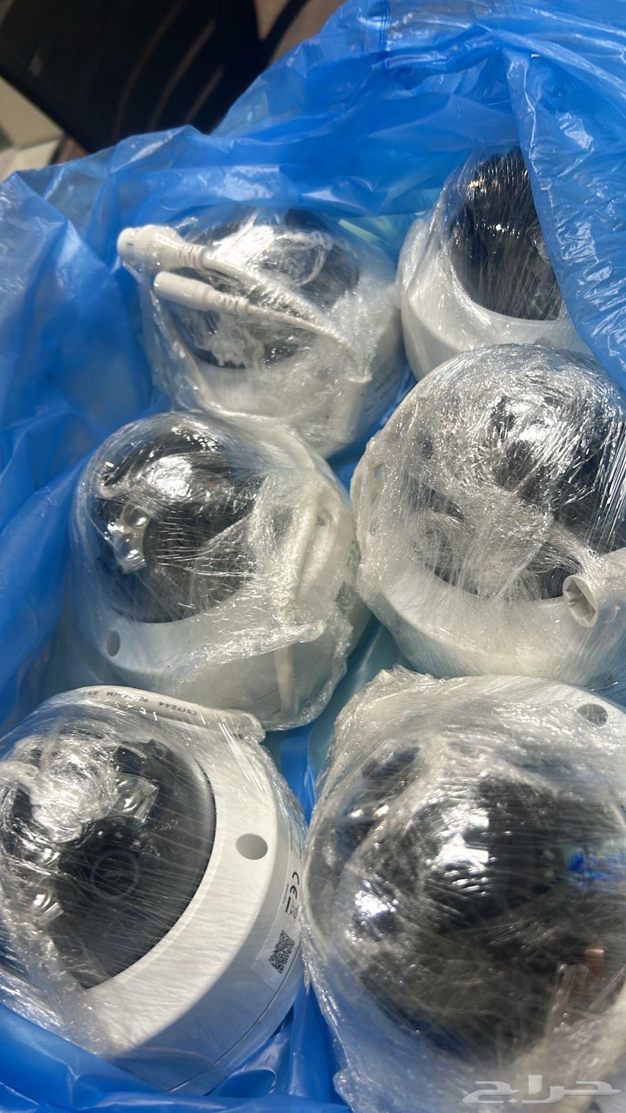 New surveillance cameras, used for only four months, excellent quality64403823053953110