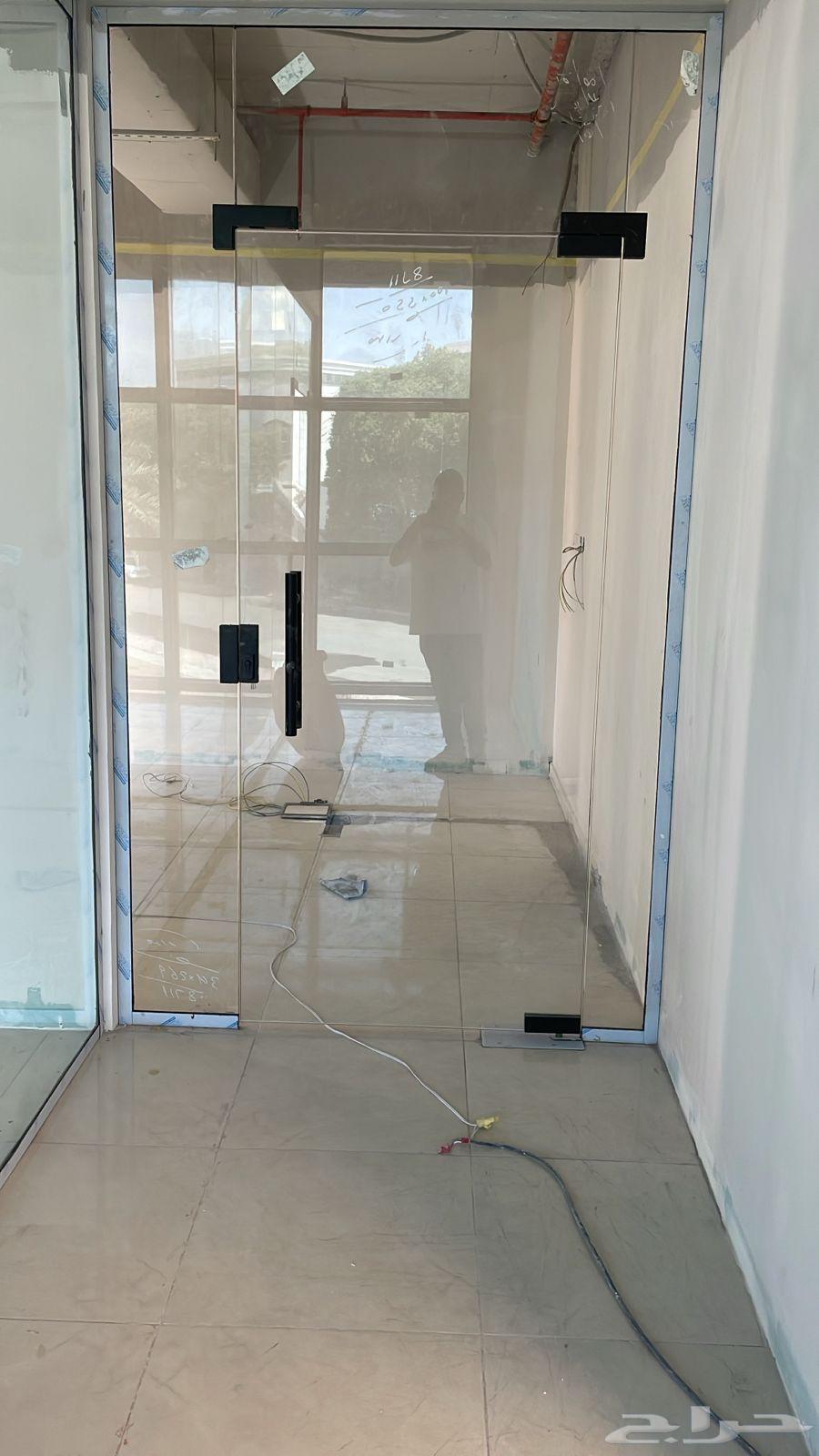 معلم زجاج سيكوريت والابواب الاتوماتيكيه ومراوش حمامات63617937027587112