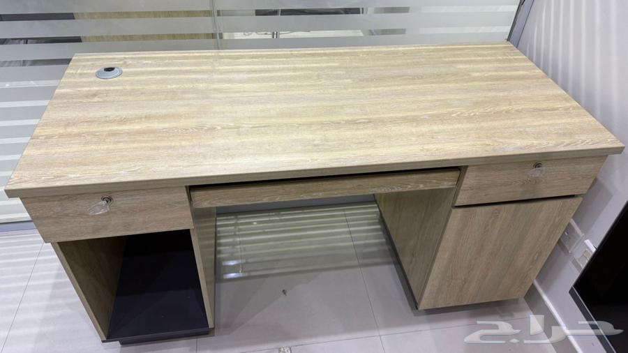 2 مكتب مكتبي خشب لون بيج فاتح حاله ممتازه64404708588930110