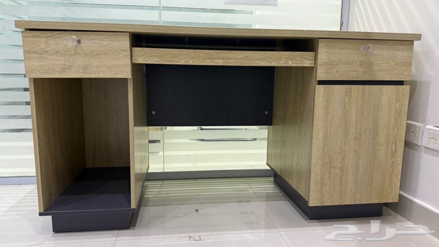 2 مكتب مكتبي خشب لون بيج فاتح حاله ممتازه64404708588930111