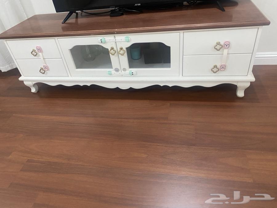 طاولة تلفزيون للبيع64403315345537110