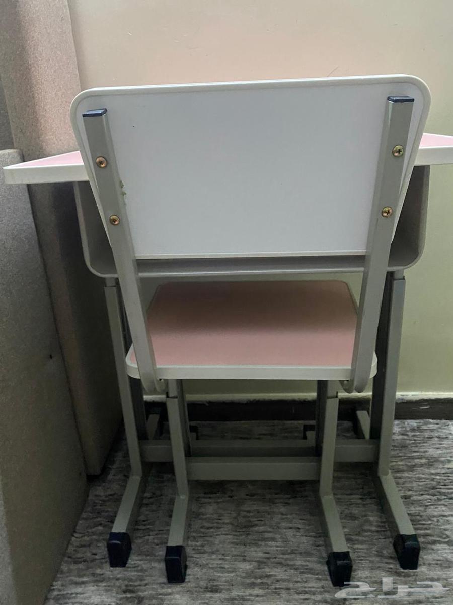 Table and chair64404861427713110