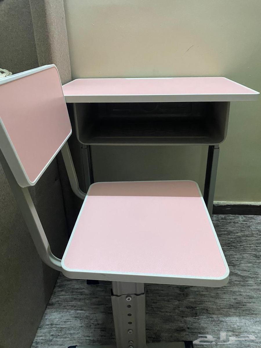 Table and chair64404861427713112