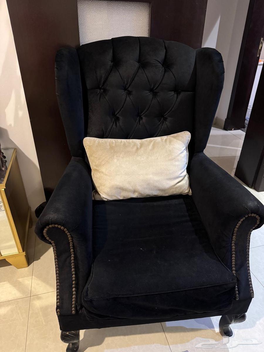 Very good condition black and beige sofa set for sale due to relocation64401411090817112