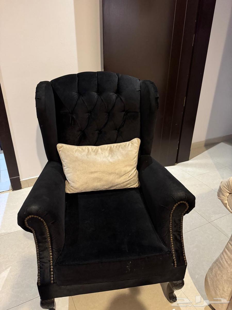 Very good condition black and beige sofa set for sale due to relocation64401411090817114