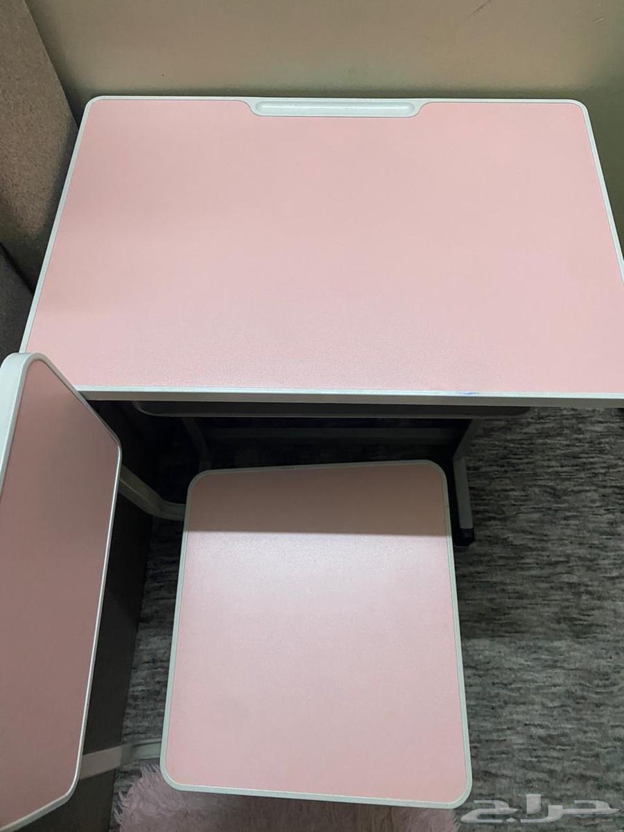 Table and chair64404861427713111