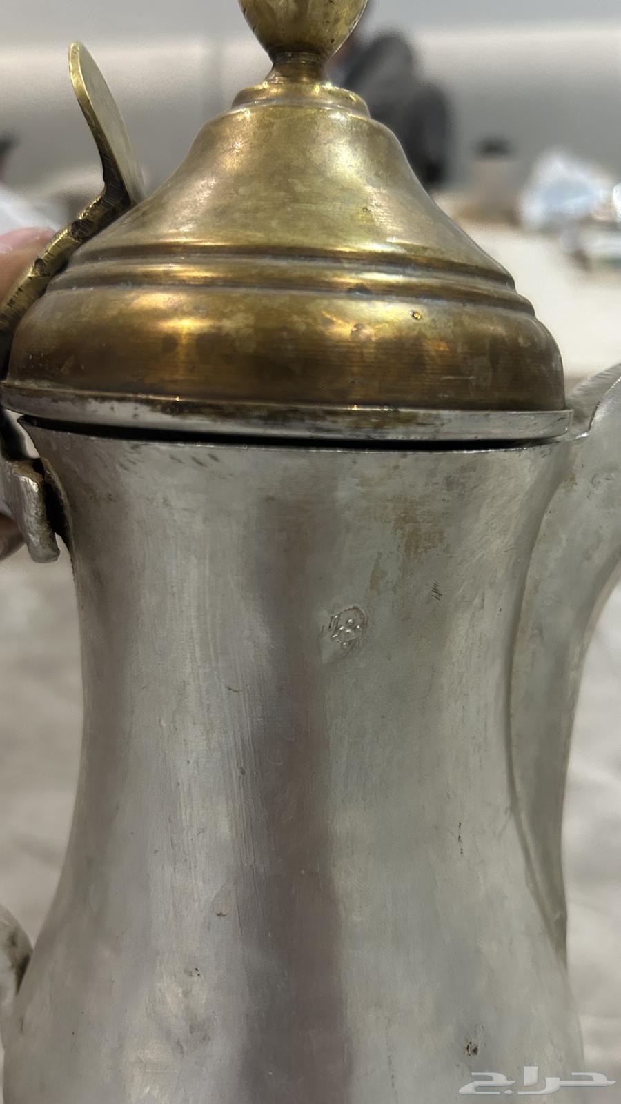 للبيع دله بغداديه والبيع مستعجل64409394338434110