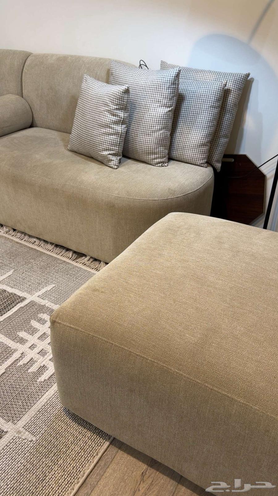 Corner sofa for sale, less than a year old, 150064405028345858110