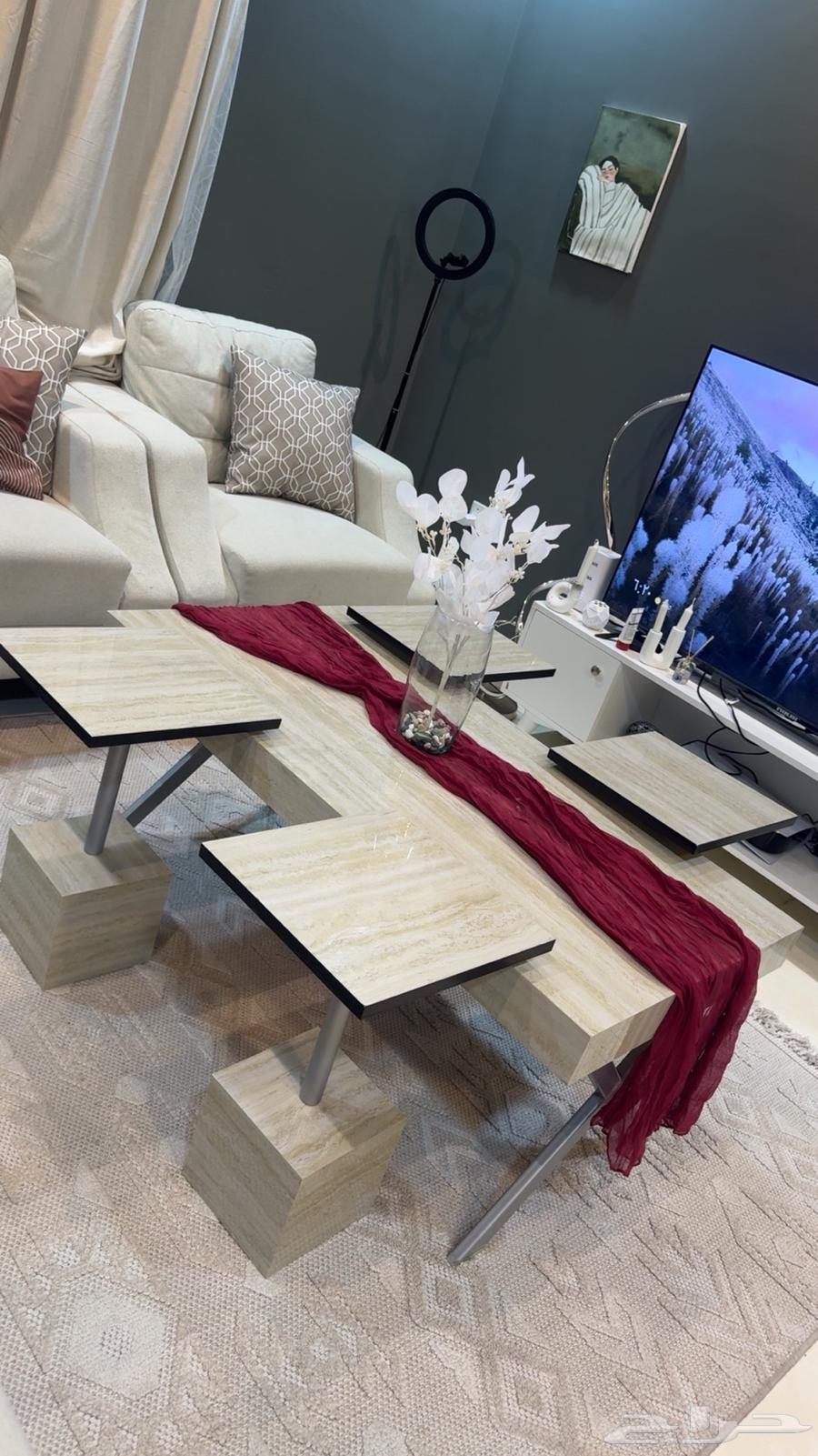 Table for sale, used for 3 months..64410947820929110