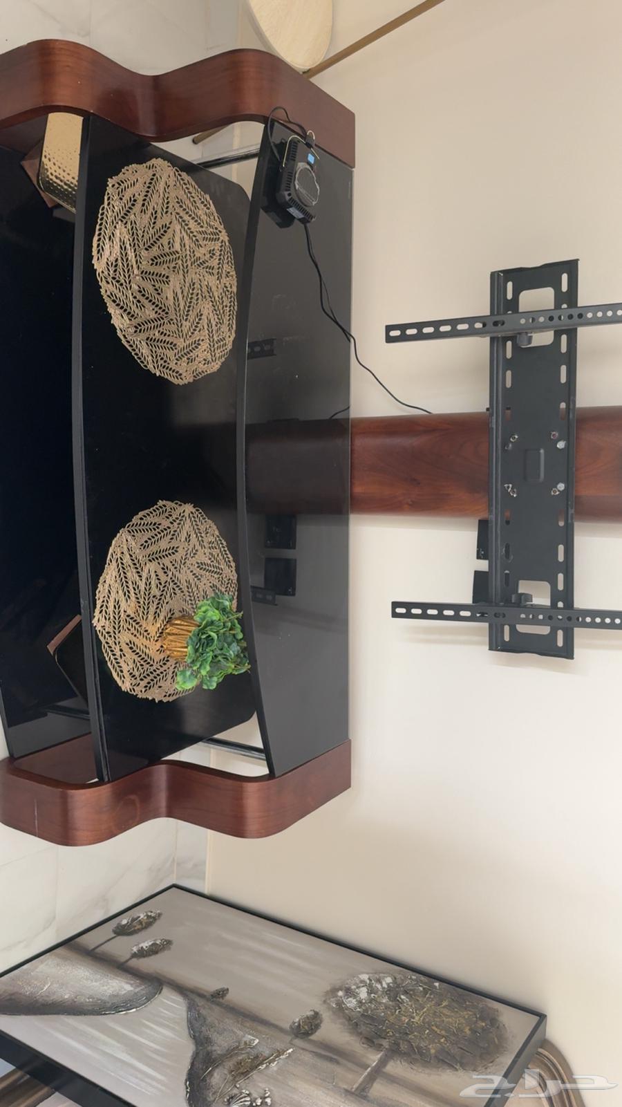 طاولة تلفزيون للبيع64407656752131111