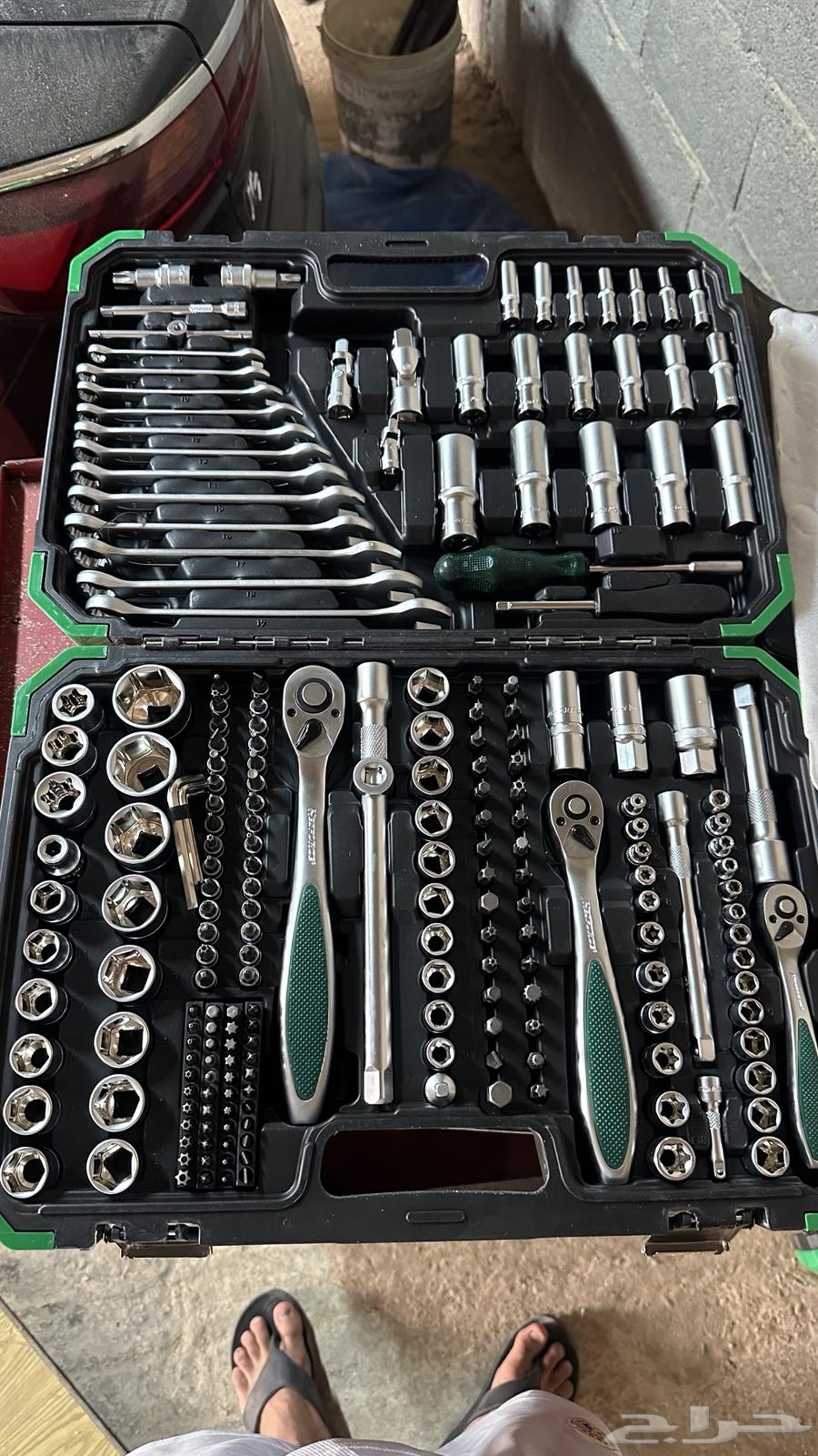 Mechanic's toolbox with drill set open64567018124931110