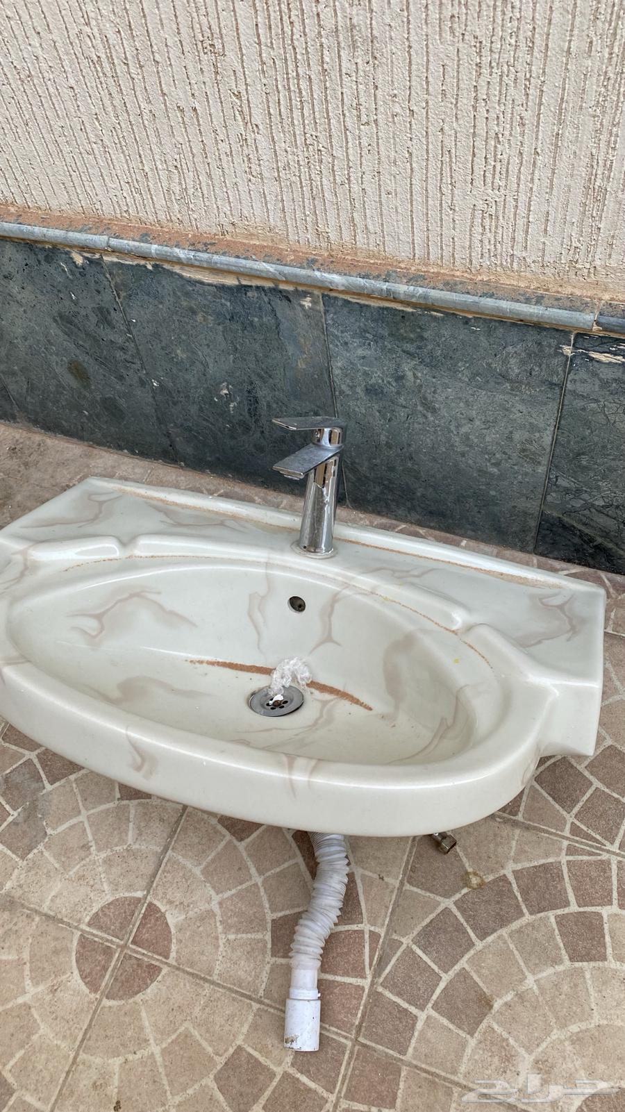 مغاسل بدون الصنبور64406737196418112