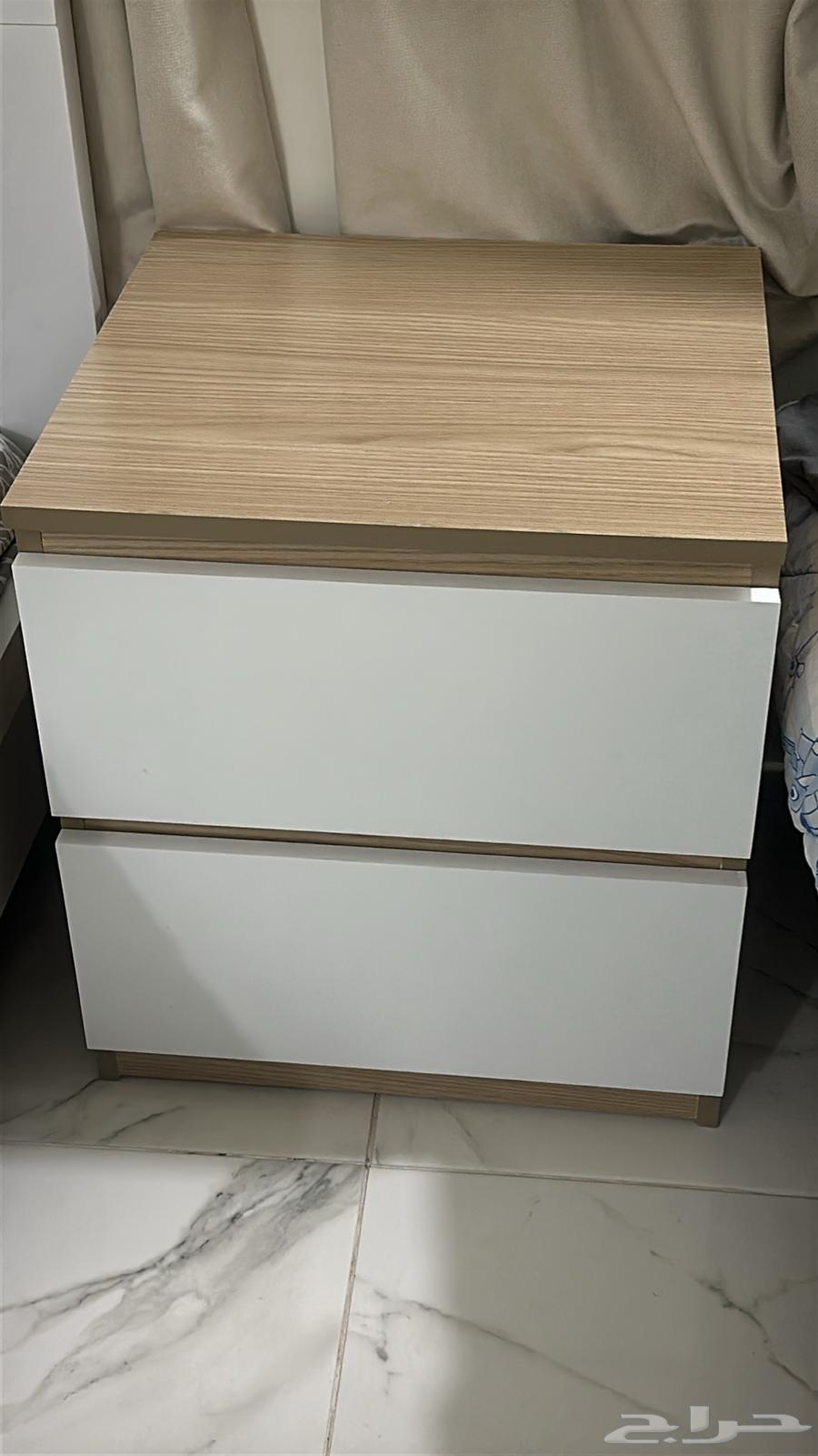 Bed table64410681191298110