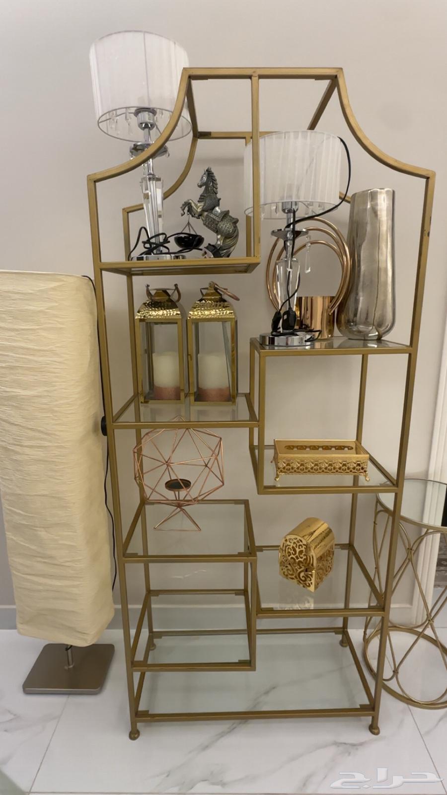 دولاب حديد بارفف زجاج فخم وطاولة خدمه واضاءة من ايكيا64411513883905111