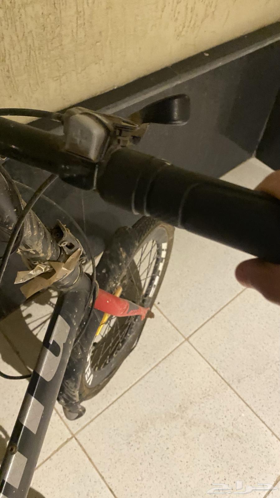 سيكل والله ما اعرف نوعه لكن قعد معي سنتين و جنزيره خربان64410494698370111