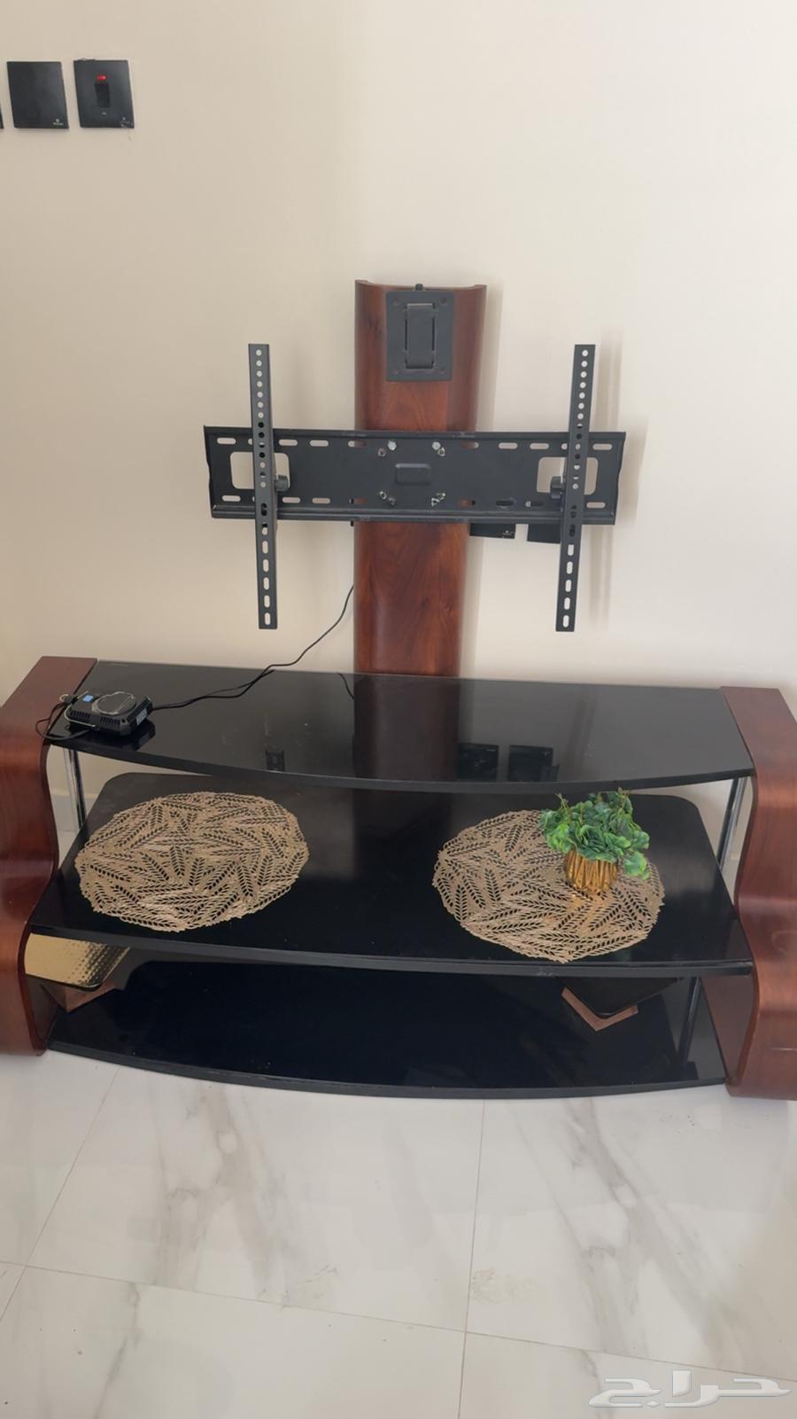 طاولة تلفزيون للبيع64407656752131110