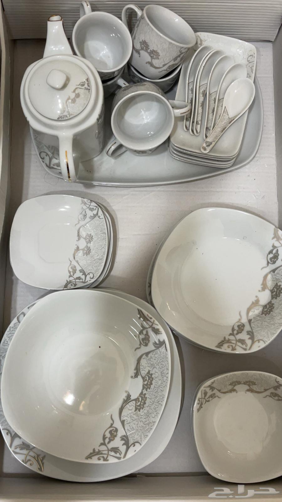 Ceramic plate set for 6 people, only 2 plates broken, selling for 200 SAR64405999161473110