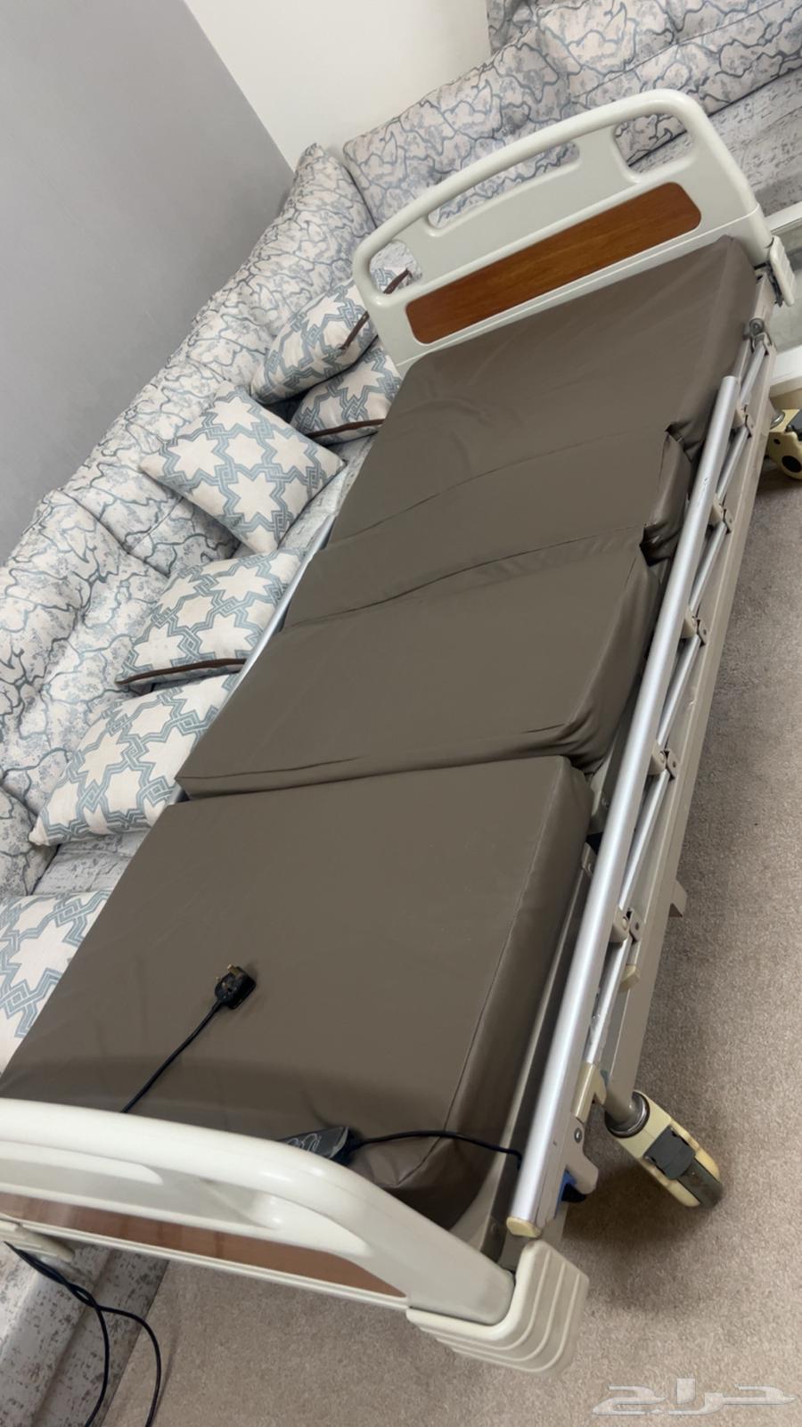سرير طبي كهربائي64411728505347110