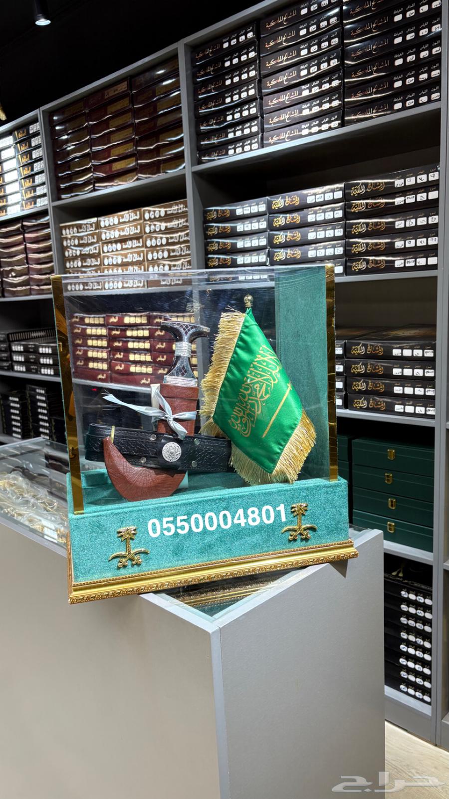 A side sword with a box and shield64402230626435111